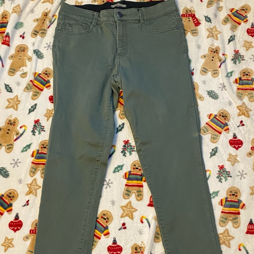 Army Green high waisted ankle pants.